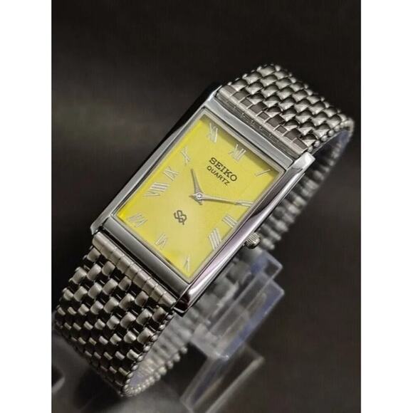 Vintage Style Seiko Quartz Mens Silver Watch & Yellow accents W/ Metal Strap - Picture 1 of 7